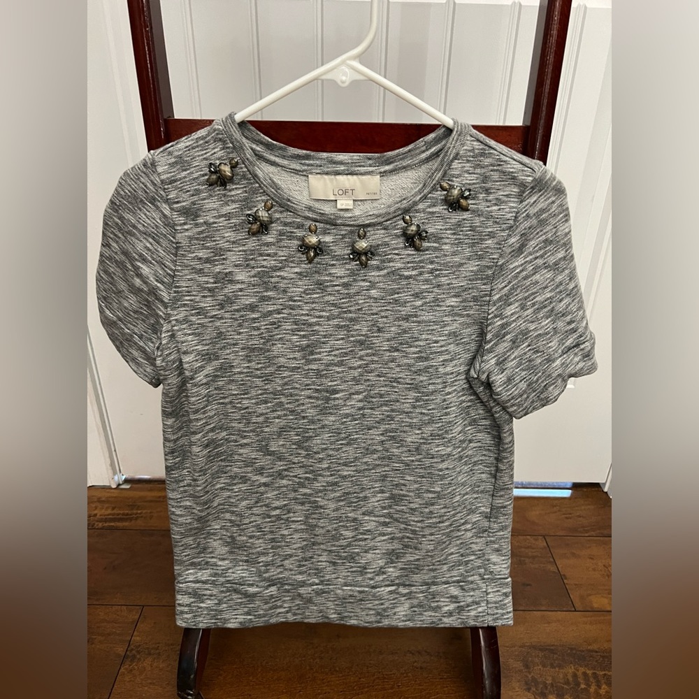 FINAL PRICE LOFT Short sleeve sweater. Jewel neck. Small. Grey